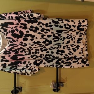Leopard v-neck